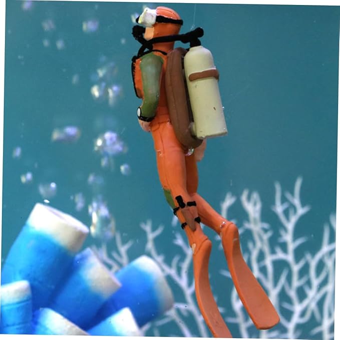 BESPORTBLE 4pcs Miniature Diver Figurines for Fish Tank Aquarium Decorations Realistic Scuba Diver Models with Sturdy Material Safe for Pets Unique Craft for Sand Table and Random Color