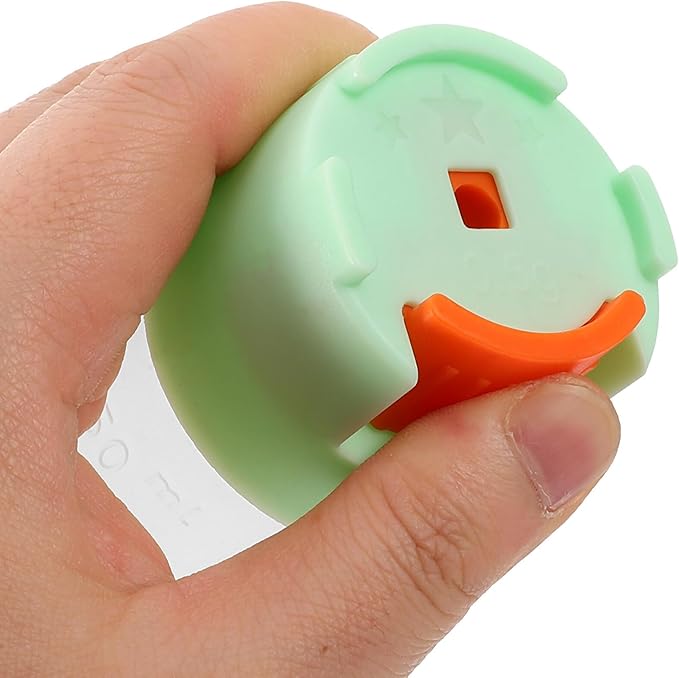 Yardwe Metering Fish Feeding Bottle Fish Food Storage Container Moisture-Proof Aquarium Feeder Green Non-Automatic Precise Feeding Tool for Aquatic Pets