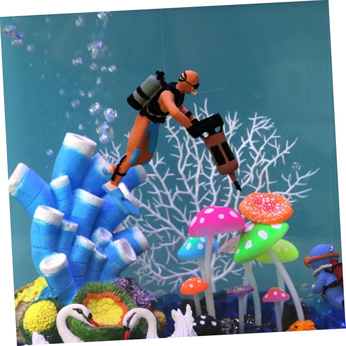 BESPORTBLE 4pcs Miniature Diver Figurines for Fish Tank Aquarium Decorations Realistic Scuba Diver Models with Sturdy Material Safe for Pets Unique Craft for Sand Table and Random Color