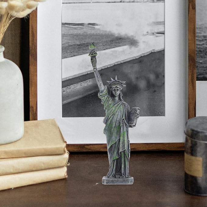 ULTECHNOVO Statue of Liberty Ornament 7.8 Inch Resin Fish Tank Decoration Small USA Souvenir Miniature Office Desk and Garden Accent