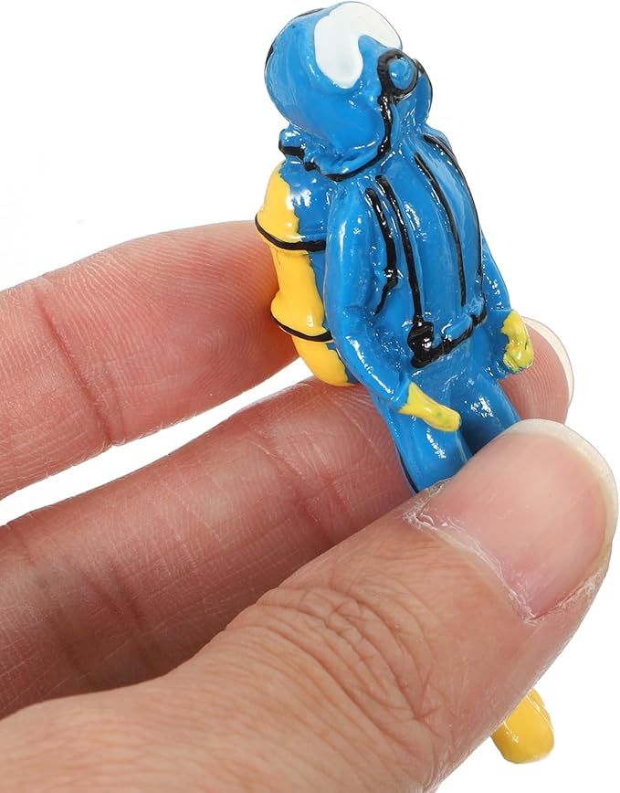 BESPORTBLE Scuba Diver Figurines: 4pcs Fish Tank Decorations, Resin Miniature People Set for Aquarium Landscape, Small Swimmer Model for Ocean Theme Cake Topper Sand Table
