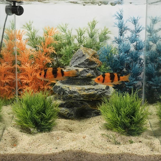 2Pcs Aquarium Décor Plastic Plants for Fish Tank, Green Natural Plastic Aquarium Plants, 3.5inch Fake Grass Ornament Plastic Artificial Plant Goldfish Waterscape Fish Hides Mini Grass Set